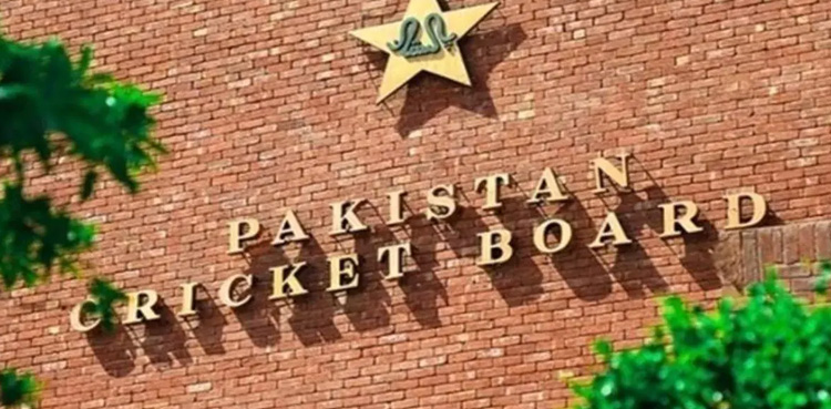 پاکستان کرکٹ بورڈ کے چیئرمین کی دوڑ میں سابق کپتان بھی شامل