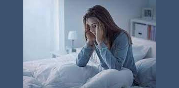 رات بھر نیند نہ آنا کس بیماری کی علامت ہے؟ تحقیق میں انکشاف