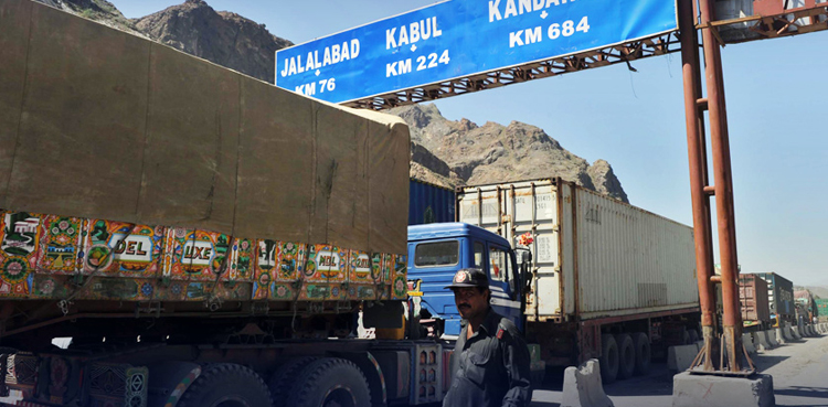 طور خم بارڈر پر تجارتی گاڑیوں کے ڈرائیورز کے لئے ویزا لازمی قرار