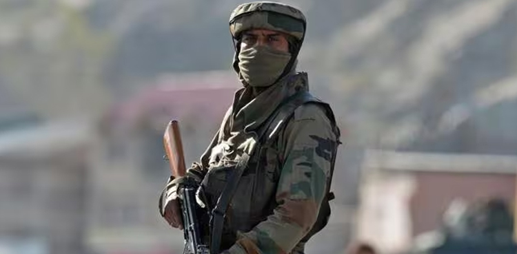گلے پر پتنگ کی ڈور پھرنے سے بھارتی فوجی موت کے منہ میں چلا گیا