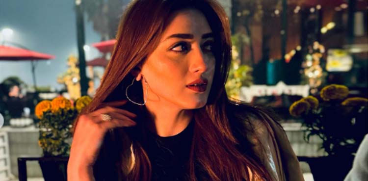 مومنہ اقبال