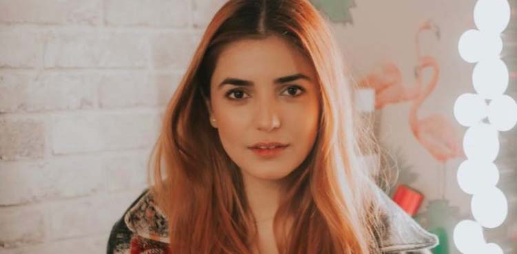 مومنہ مستحسن نے انسٹاگرام سے تمام تصاویر ڈیلیٹ کردیں
