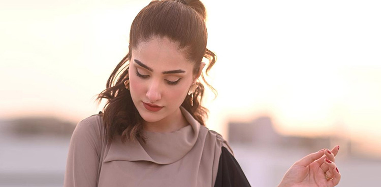 عائزہ اعوان کی نئی تصاویر سوشل میڈیا کی زینت بن گئیں