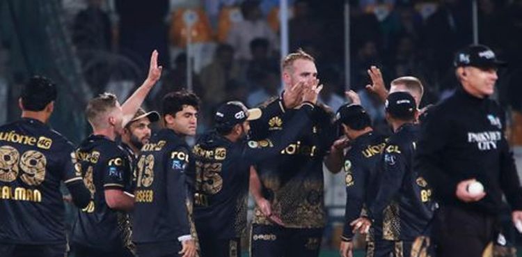 پشاور نے ملتان کو ہرا کر جیت کا کھاتہ کھول لیا