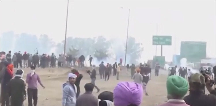 ویڈیو رپورٹ: کسانوں کو روکنے کے لیے دہلی کی سرحدوں پر بیریئر لگ گئے، کرفیو نافذ