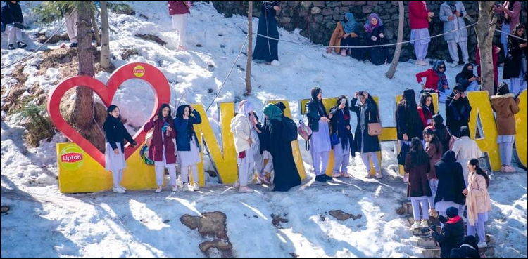 گلیات سنو فیسٹول، سیاحوں نے برف پوش پہاڑیوں کا رخ کر لیا