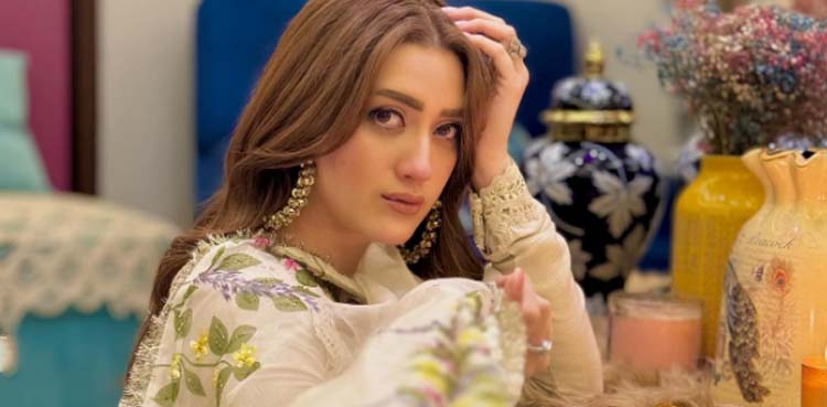 مومنہ اقبال