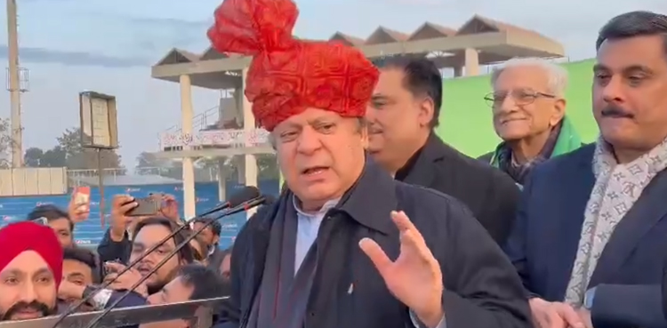 سوشل میڈیا پر طوفان بدتمیزی مچا کر کہتے ہیں یوتھ ہمارے ساتھ ہے، نواز شریف