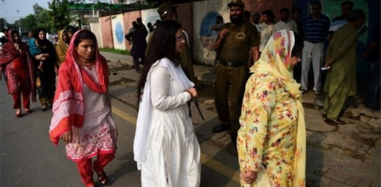 ملک بھر میں جاری پولنگ کے حوالے سے عوام کا اظہار خیال