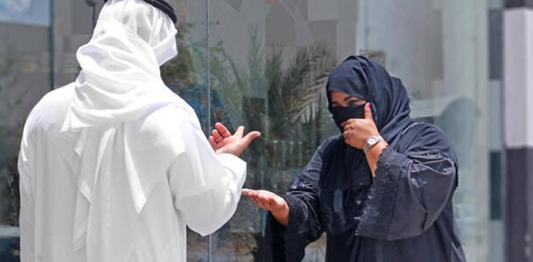 دبئی: خاتون کے بھیس میں بھیک مانگنے والا عرب نوجوان گرفتار