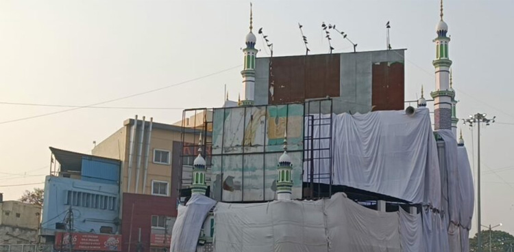 بھارت میں ہولی کا تہوار، مساجد کو ڈھانپ دیا گیا