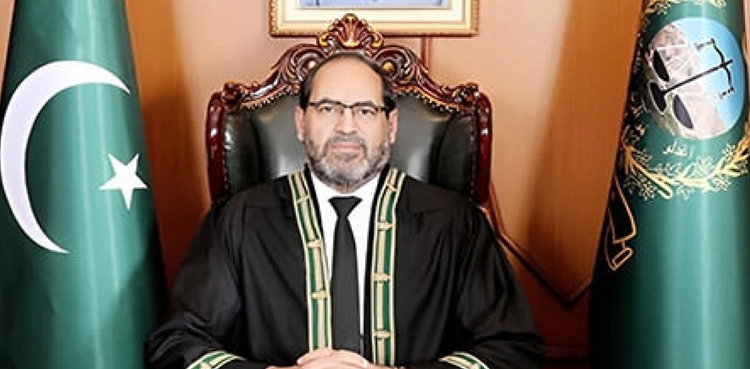 جسٹس نعیم اختر افغان نے سپریم کورٹ کے  جج کی حیثیت سے حلف اٹھالیا