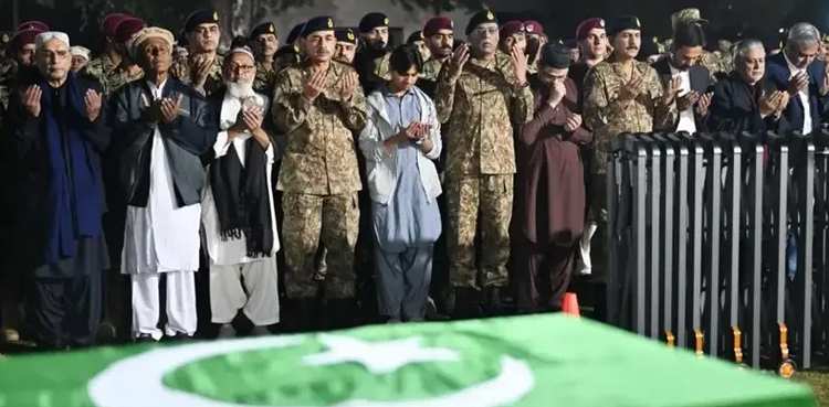 خاکِ وطن پر قربان ہونے والے شہدا مکمل فوجی اعزاز کے ساتھ سپردخاک