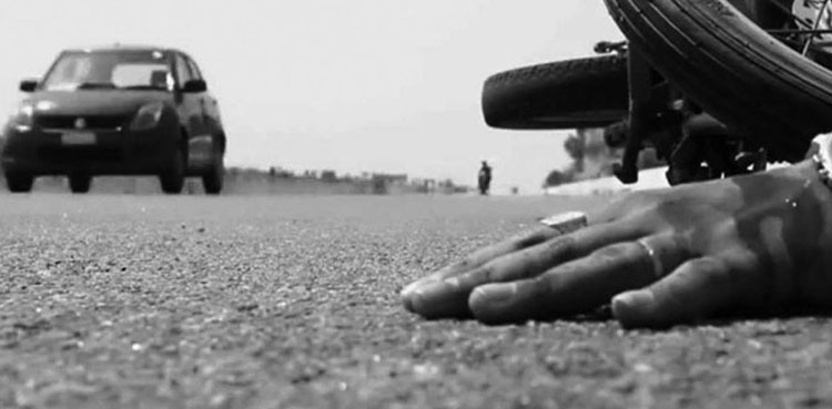 موٹروے پر کوچ کی ٹکر سے موٹر سائیکل سوار باپ بیٹا جاں بحق