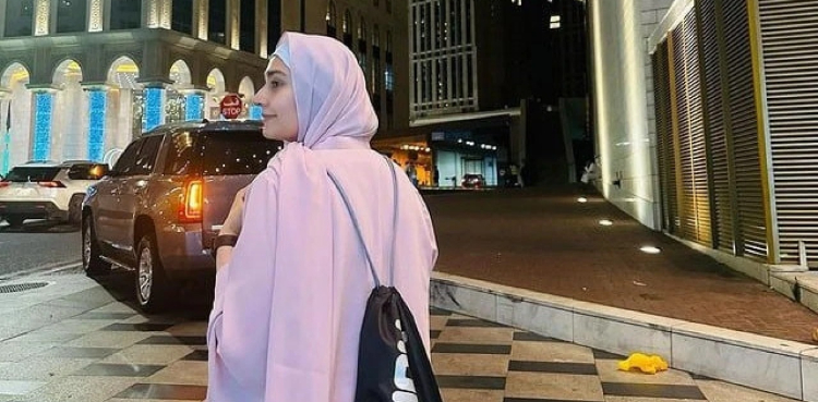 اداکارہ درفشاں سلیم نے عمرے کی سعادت حاصل کرلی