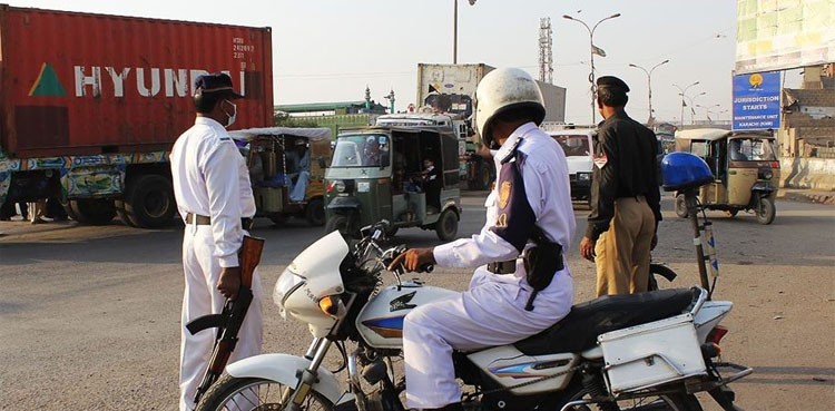 کراچی کی بند سڑکیں کتنے بجے کھل جائیں گی؟ ٹریفک پولیس نے بتادیا