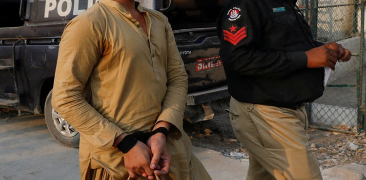 پولیس نے غیرت کے نام پر لڑکی کے قتل کی کوشش ناکام بنادی