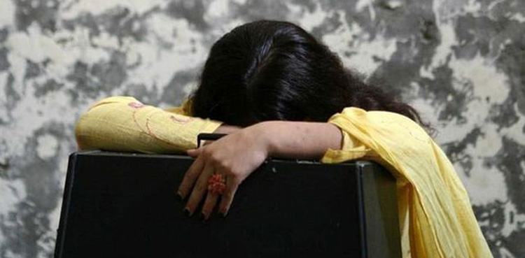 یونیورسٹی طالبہ کو اغوا کرنے کے بعد رکشہ ڈرائیور نے زیادتی کا نشانہ بنا ڈالا