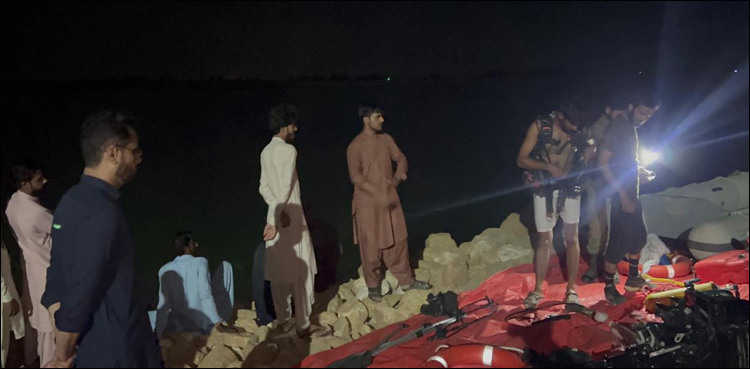 دریائے سندھ میں نہاتے ہوئے 5 بچے تہز بہاؤ کی زد پر آ گئے