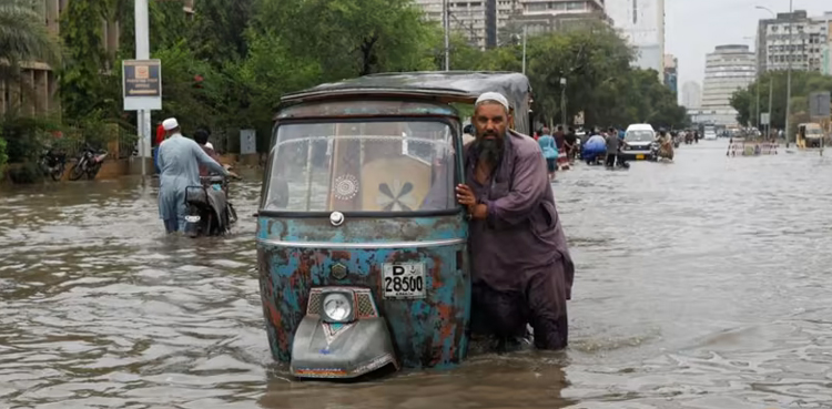 بارش برسانے والے ایک اور طاقتور سسٹم کی انٹری ، کراچی والے تیار ہوجائیں!