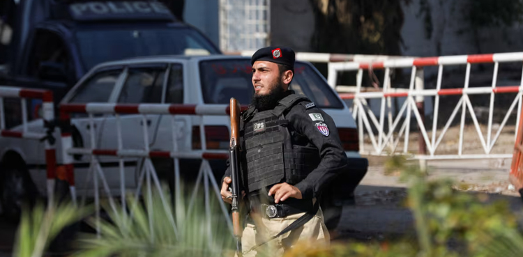 غیر ملکیوں پر خودکش حملہ:  کراچی میں سیکیورٹی ہائی الرٹ