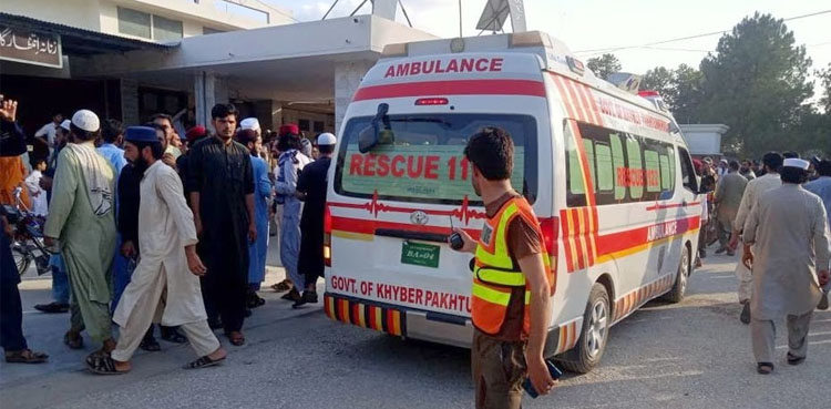 جیکب آباد میں باراتیوں کی بس الٹ گئی، ہلاکتوں کا خدشہ