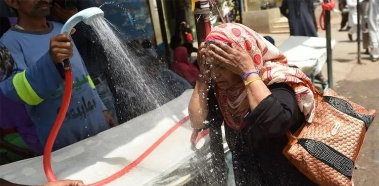 کراچی میں شدید گرمی کی لہر ، پارہ 41 ڈگری تک جانے کا امکان