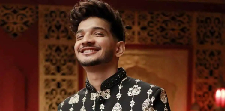 منور فاروقی کی نوبیاہتا دلہن کے ساتھ تصویر سامنے آگئی