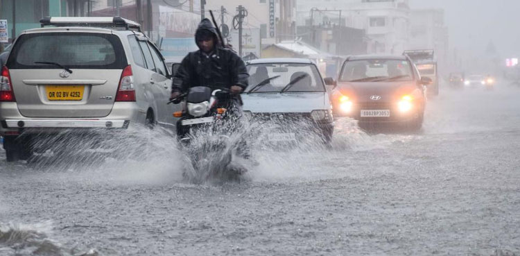 اگلے 36 گھنٹے اہم، گرج چمک کے ساتھ بارشوں کا الرٹ جاری