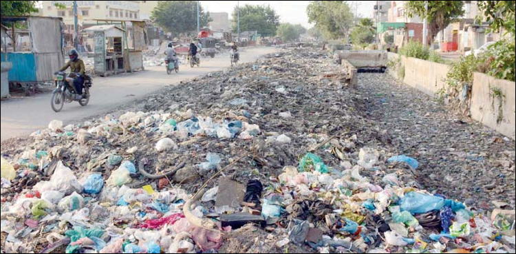 کراچی میں کھلی جگہوں اور نالوں میں کچرا پھینکنے پر 2 ماہ کی پابندی لگ گئی