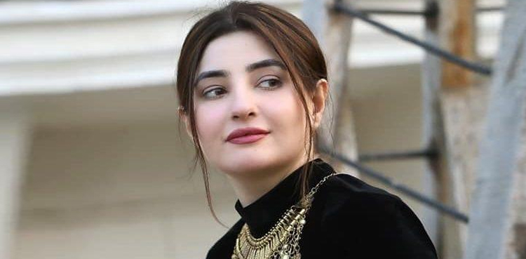 گلوکارہ گل پانڑا