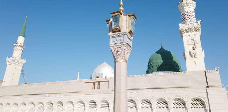 عازمین حج کو مسجد نبویؐ میں کلامِ پاک اور دینی کتب کے تحفے