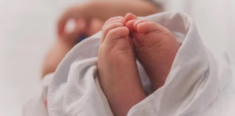 بچے کی پیدائش پر دادا دادی کو چھٹیاں دینے کا قانون نافذ