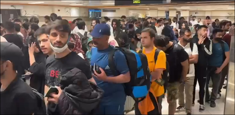 کرغزستان سے پاکستانی طلبہ کو لے کر ایک اور پرواز پشاور ایئرپورٹ پر اتر گئی