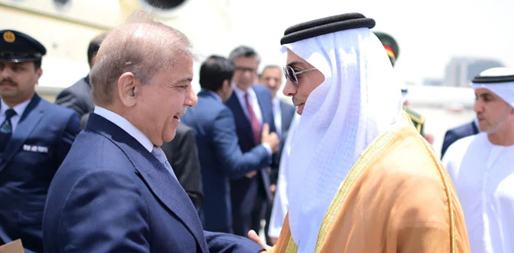 وزیراعظم شہباز شریف سرکاری دورے پر متحدہ عرب امارات پہنچ گئے