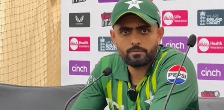 ’بابر اعظم نے شب خون مار کر ٹیم کی کپتانی حاصل کی تھی‘