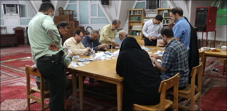 ایران میں صدارتی انتخابات کے لیے پولنگ مکمل، ووٹوں کی گنتی جاری