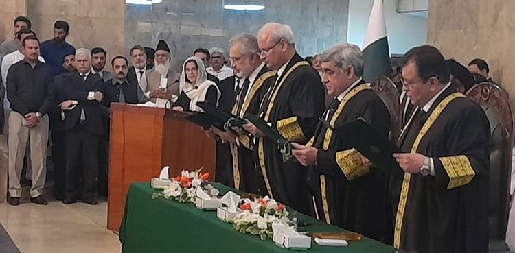 سپریم کورٹ کے 3  نئے ججز نے حلف اٹھالیا