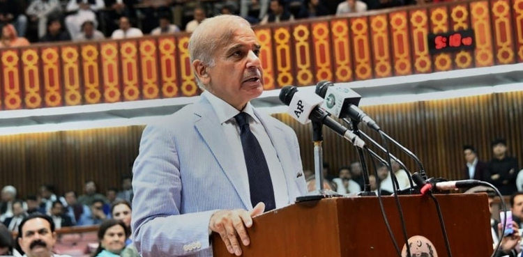 ہمیں آئی ایم ایف کے ساتھ مل کر بجٹ بنانا پڑا، وزیر اعظم