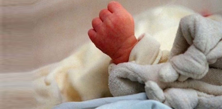 سنگدل باپ نے نوزائیدہ بچی کو فروخت کردیا