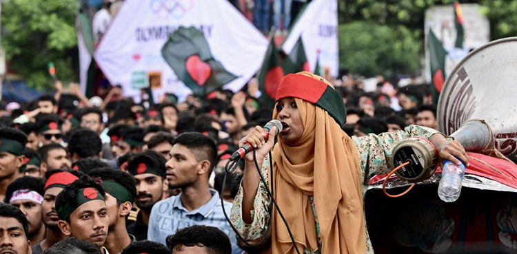 بنگلادیش میں موجود پاکستانی طلبہ کس حال میں ہیں؟