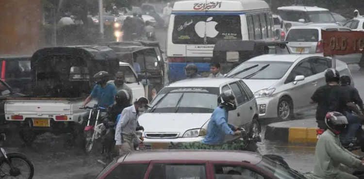 ’’کراچی میں بارش سے ٹریفک کا نظام درہم برہم ہوگیا‘‘