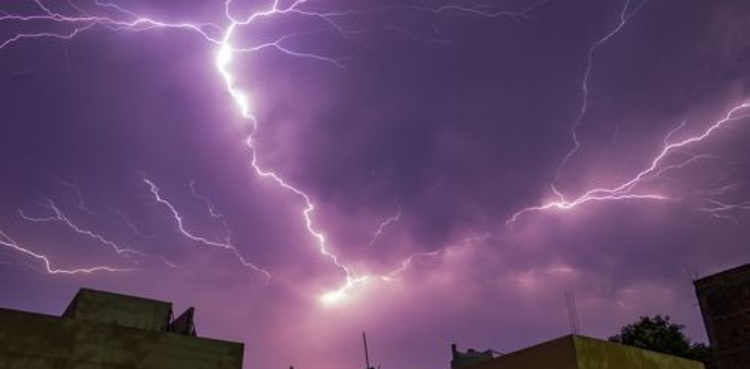 ماہرین نے آسمانی بجلی سے بچاؤ کی تدابیر بتا دیں