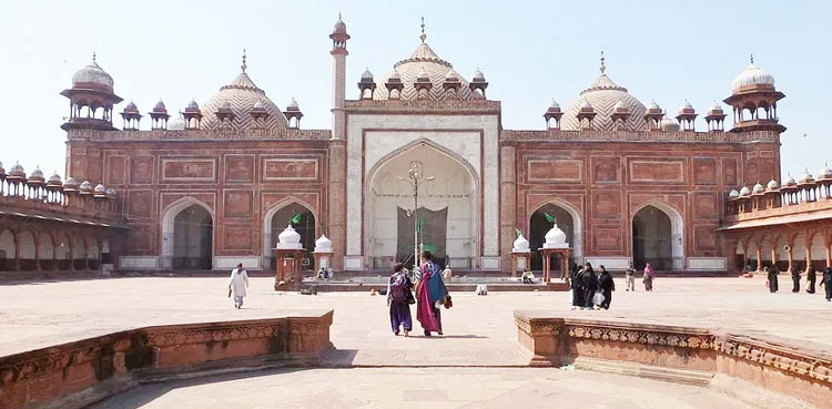 آگرہ کی جامع مسجد بھی انتہاء پسندوں کے نشانے پر، مورتی کے نشان کا دعویٰ