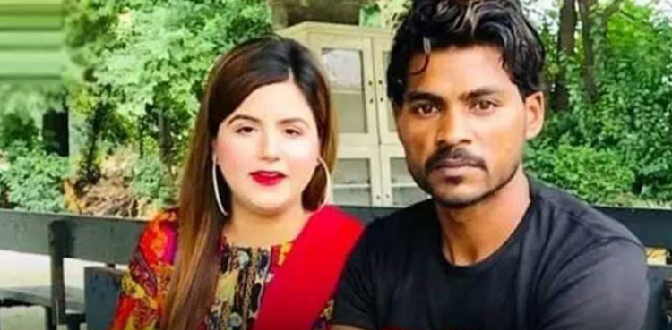 مینار پاکستان بدسلوکی کیس میں نیا موڑ : ٹک ٹاکر عائشہ اکرم کا بڑا اعلان
