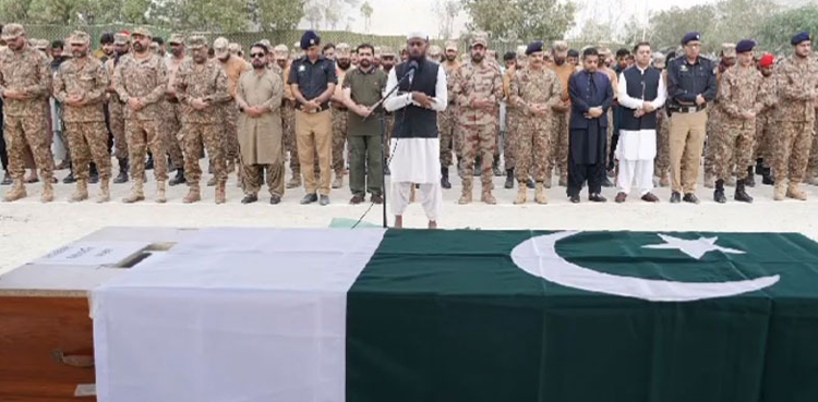 گوادر میں شرپسندوں کے حملے میں شہید سپاہی شبیر بلوچ کی نماز جنازہ ادا کردی گئی