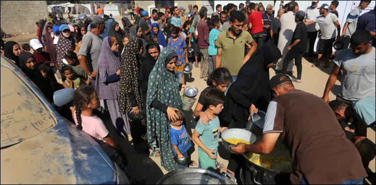 خان یونس میں امداد کے منتظر افراد پر اسرائیلی فورسز نے بم برسا دیے