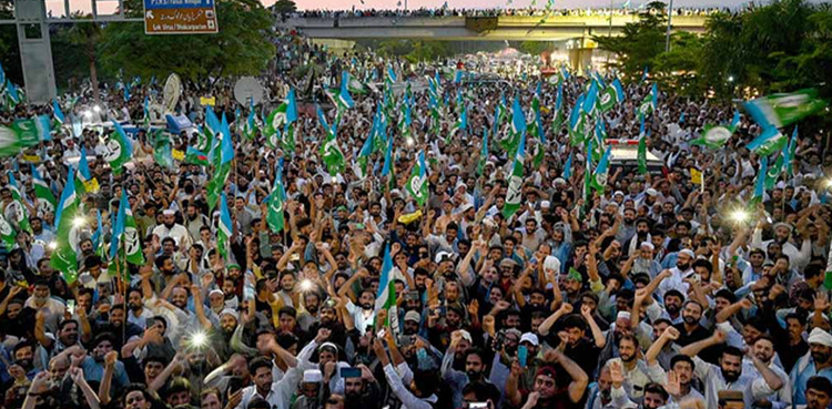 راولپنڈی:  لیاقت باغ کے باہر جماعت اسلامی کا دھرنا دوسرے بھی جاری