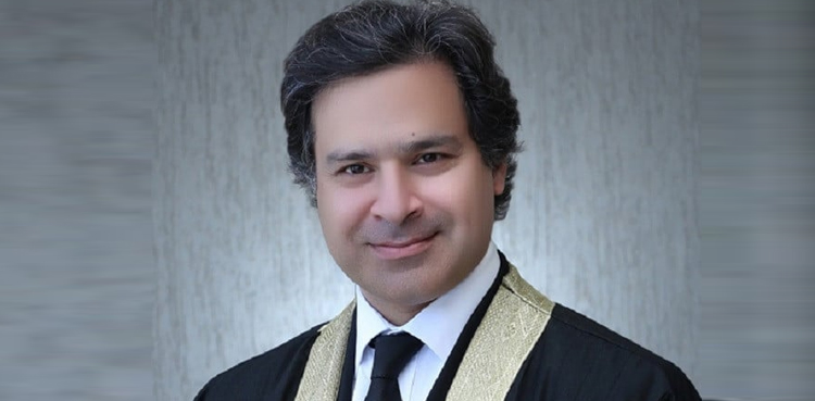 اگر خاورمانیکا کے وکیل نہیں آتے تو ریکارڈ دیکھ کر نکاح کیس کا فیصلہ کردوں گا، جسٹس میاں گل حسن اورنگزیب