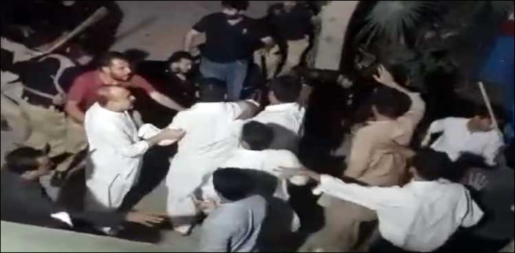وکلا سے مذاکرات کے بعد ایس ایچ او گلستان جوہر کی تنزلی، مقدمہ بھی درج